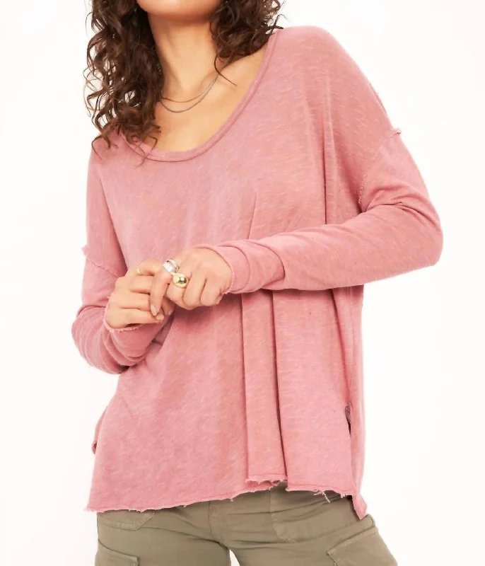 Mae Textured V Neck Tee In Dusty Cedar